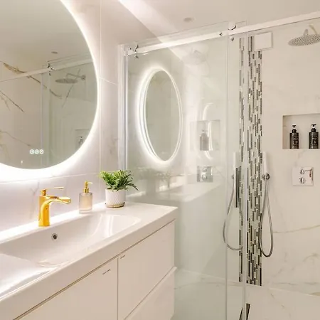 Apartment With Amazing View Of With Private Parking *
