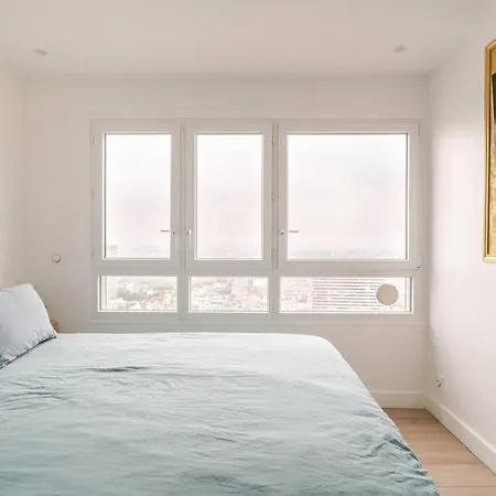 With Amazing View Of With Private Parking * Párizs