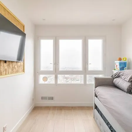 Apartment With Amazing View Of With Private Parking *