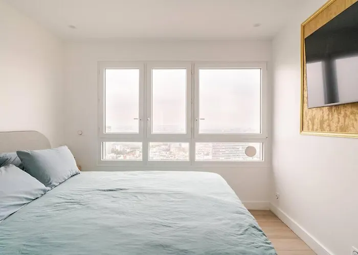 With Amazing View Of With Private Parking * Paris