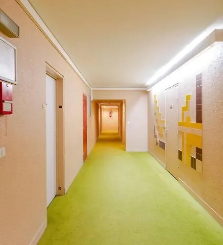 With Amazing View Of With Private Parking * Paris