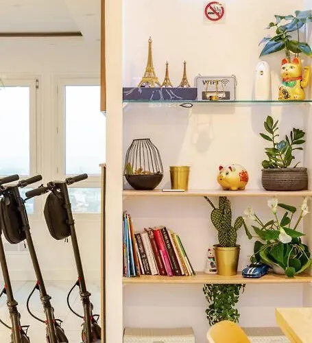 With Amazing View Of With Private Parking Lägenhet Paris