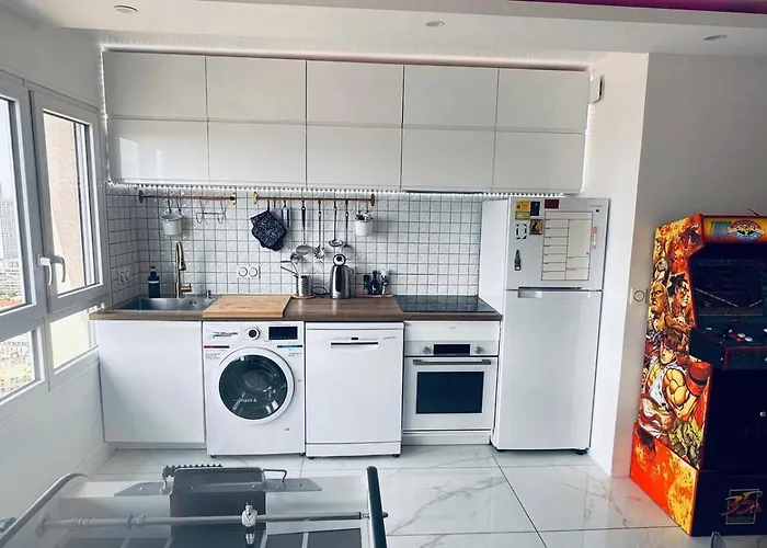 With Amazing View Of With Private Parking * Paris