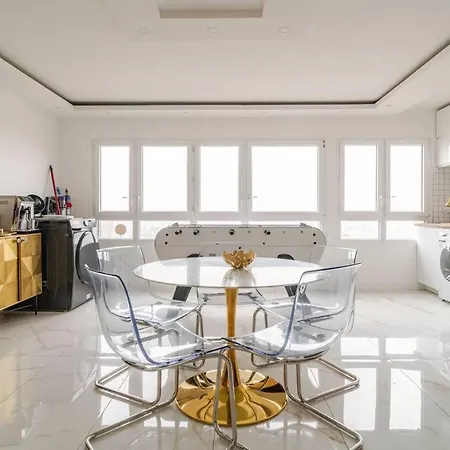 With Amazing View Of With Private Parking *