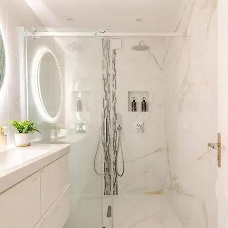 With Amazing View Of With Private Parking * Paris