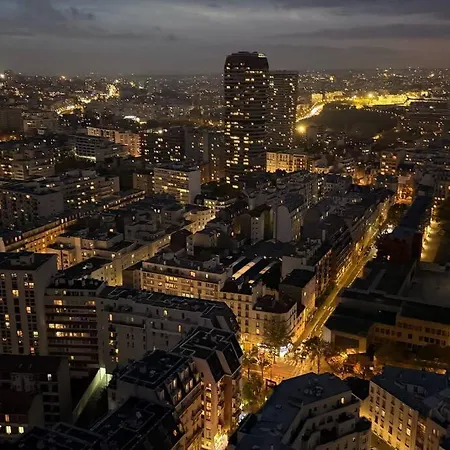 With Amazing View Of With Private Parking Apartamento Paris